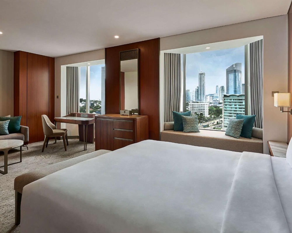 Deluxe King Room with View